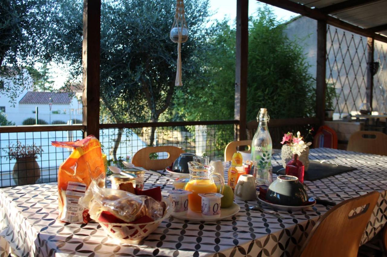 Philippe & Marie, A Louer Petite Chambre Chez L'Habitant Avec Terrasse Dans Villa, Au Pied Du Luberon Cucuron Buitenkant foto