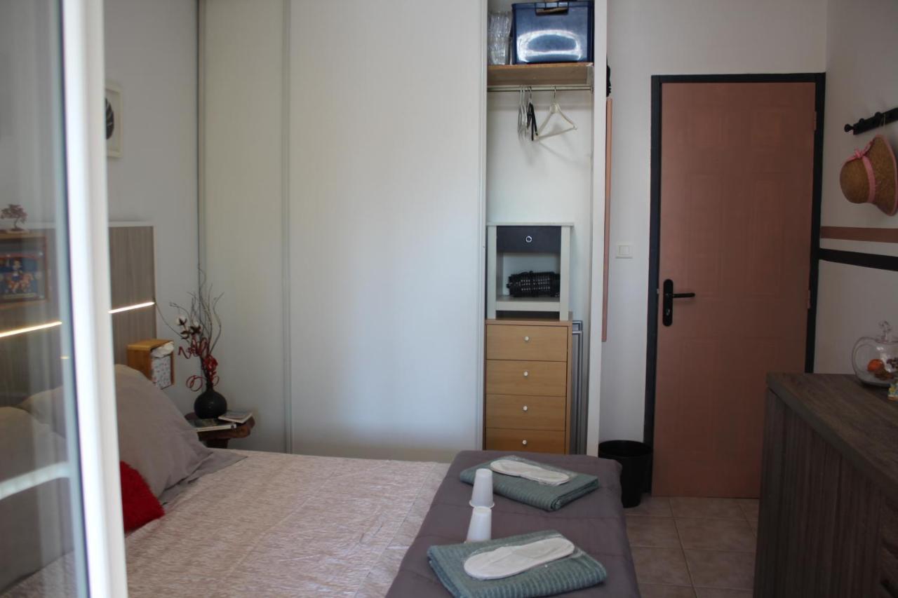 Philippe & Marie, A Louer Petite Chambre Chez L'Habitant Avec Terrasse Dans Villa, Au Pied Du Luberon Cucuron Buitenkant foto